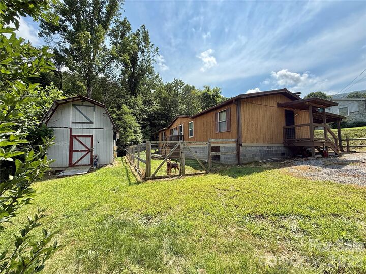 Property Photo: 433 Little Cove Road NC 28786
