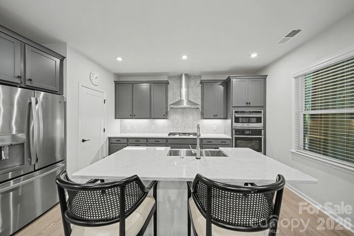 Property Photo: 8114 Franklin Trail Street NC 28227