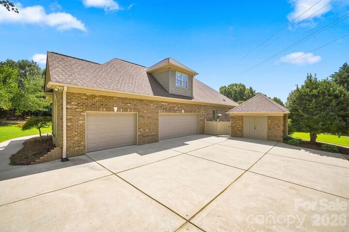 Property Photo: 1001 Heritage Acres Drive NC 28104