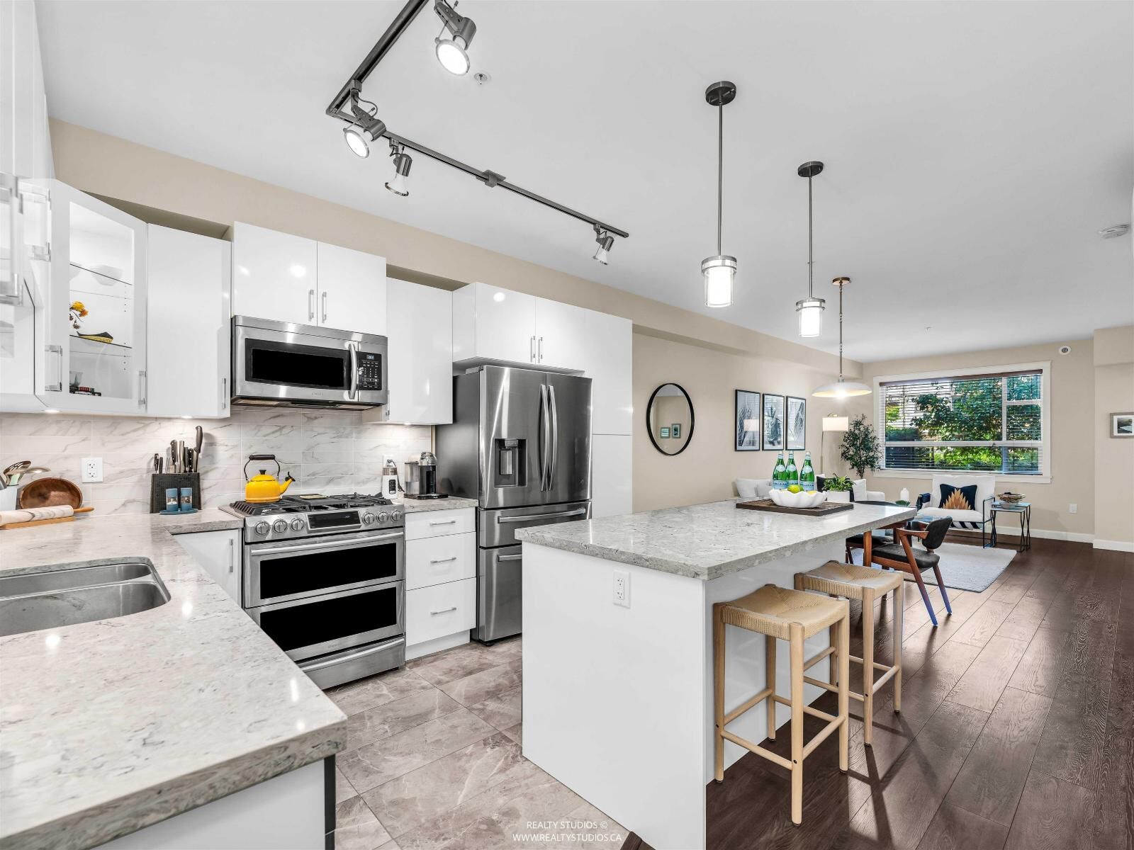 Property Photo:  14588 McDougall Drive 109  BC V4P 0H1 