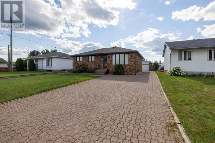 935 Crawford Pl — photo 1