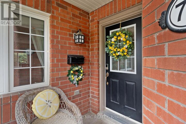 Property Photo:  100 Beddoe Drive 77  ON L8P 4Z2 