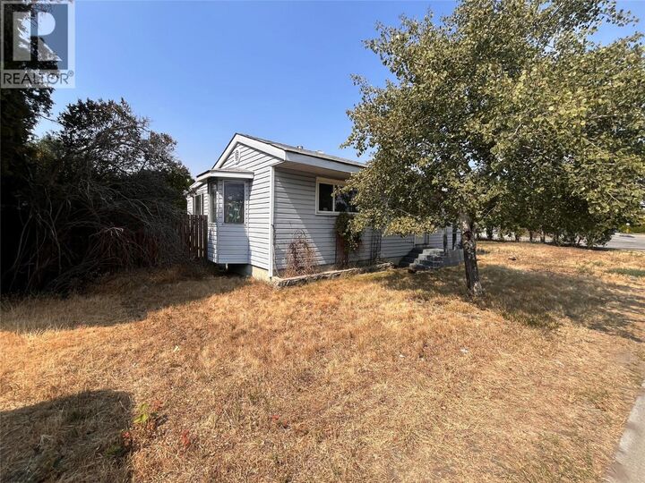 Property Photo: 302 Green Avenue West BC V2A 3T3