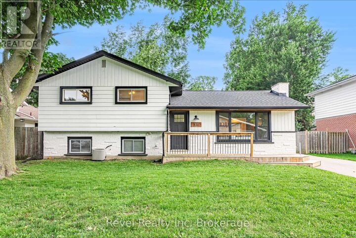 811 Hughson Street — photo 1