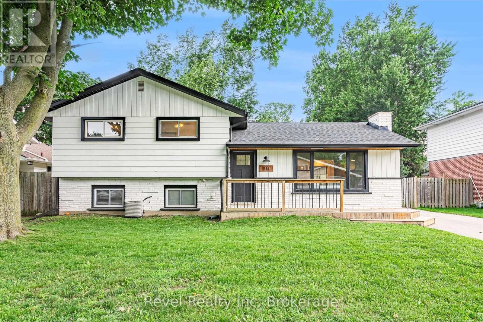 Property Photo: 811 Hughson Street ON N4S 4P8