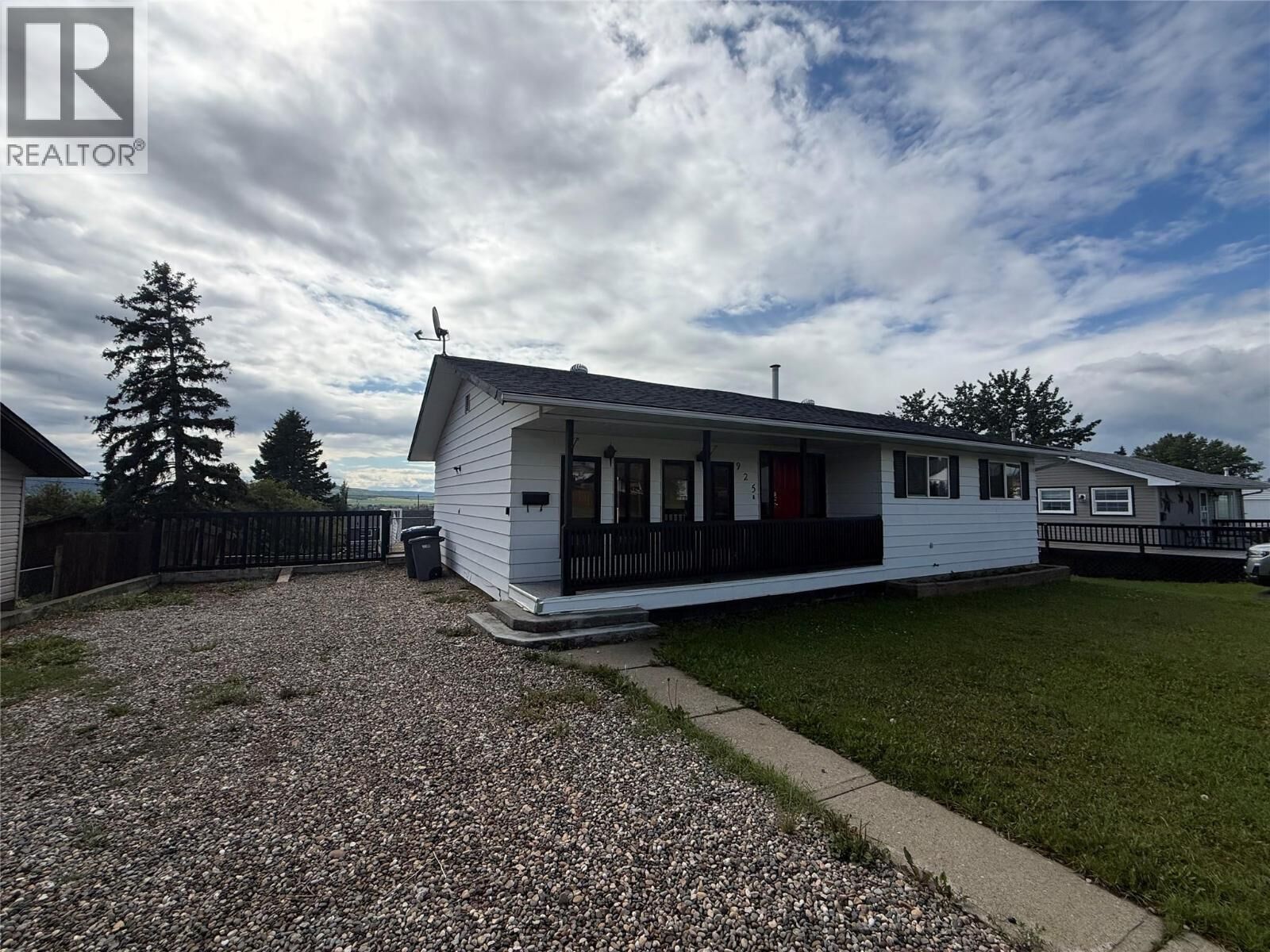 Property Photo:  925 Cornwall Crescent  BC V1G 1P1 