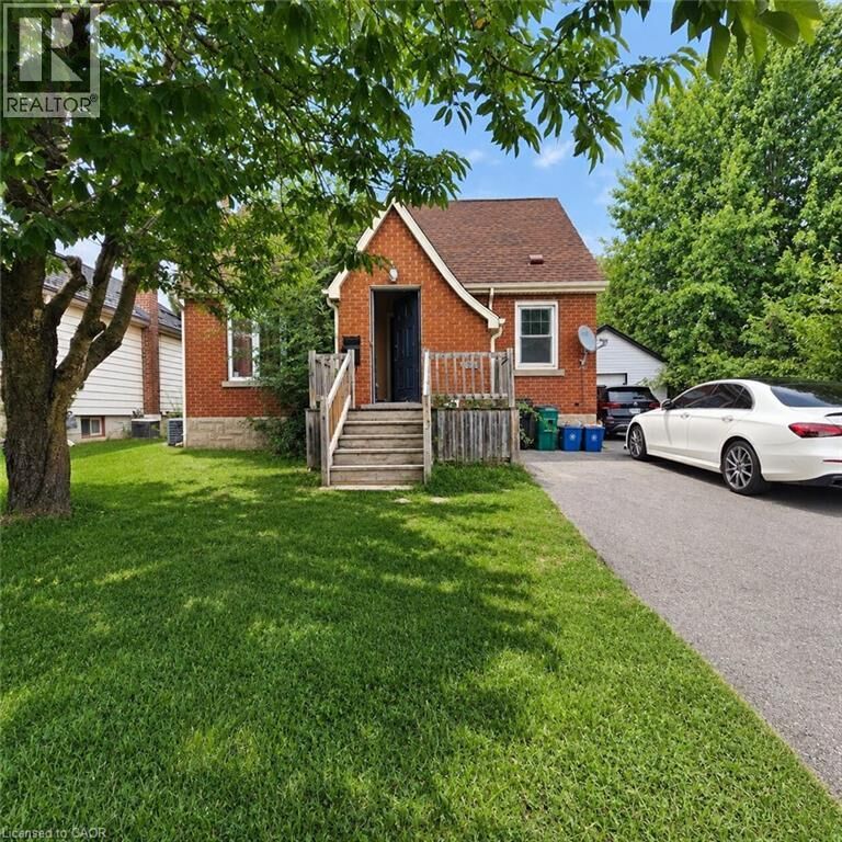 Property Photo:  492 Courtland Avenue East Upper  ON N2G 2W7 