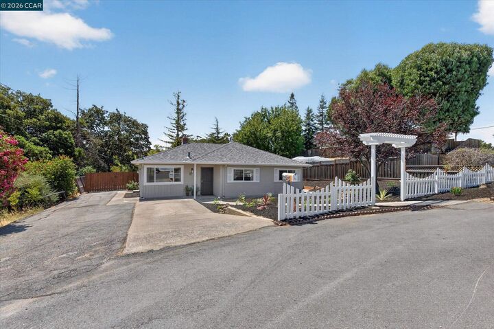 Property Photo: 12 Morello Heights Dr CA 94553
