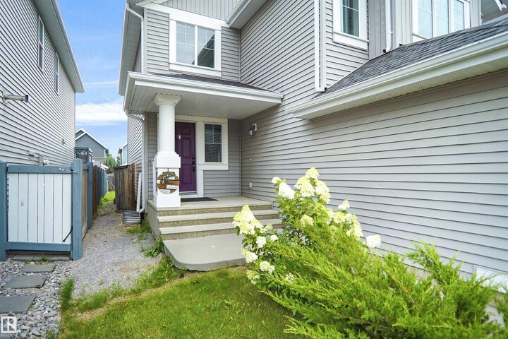 Property Photo:  8432 18 Avenue SW  AB T5K 2L6 