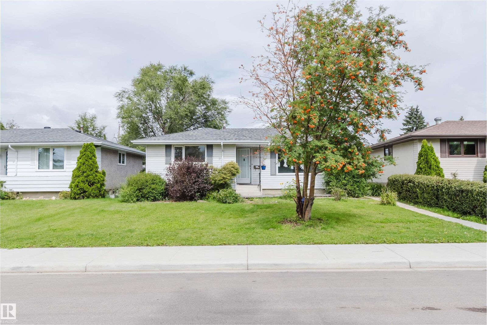Property Photo:  11420 46 Avenue NW  AB T6H 0A5 