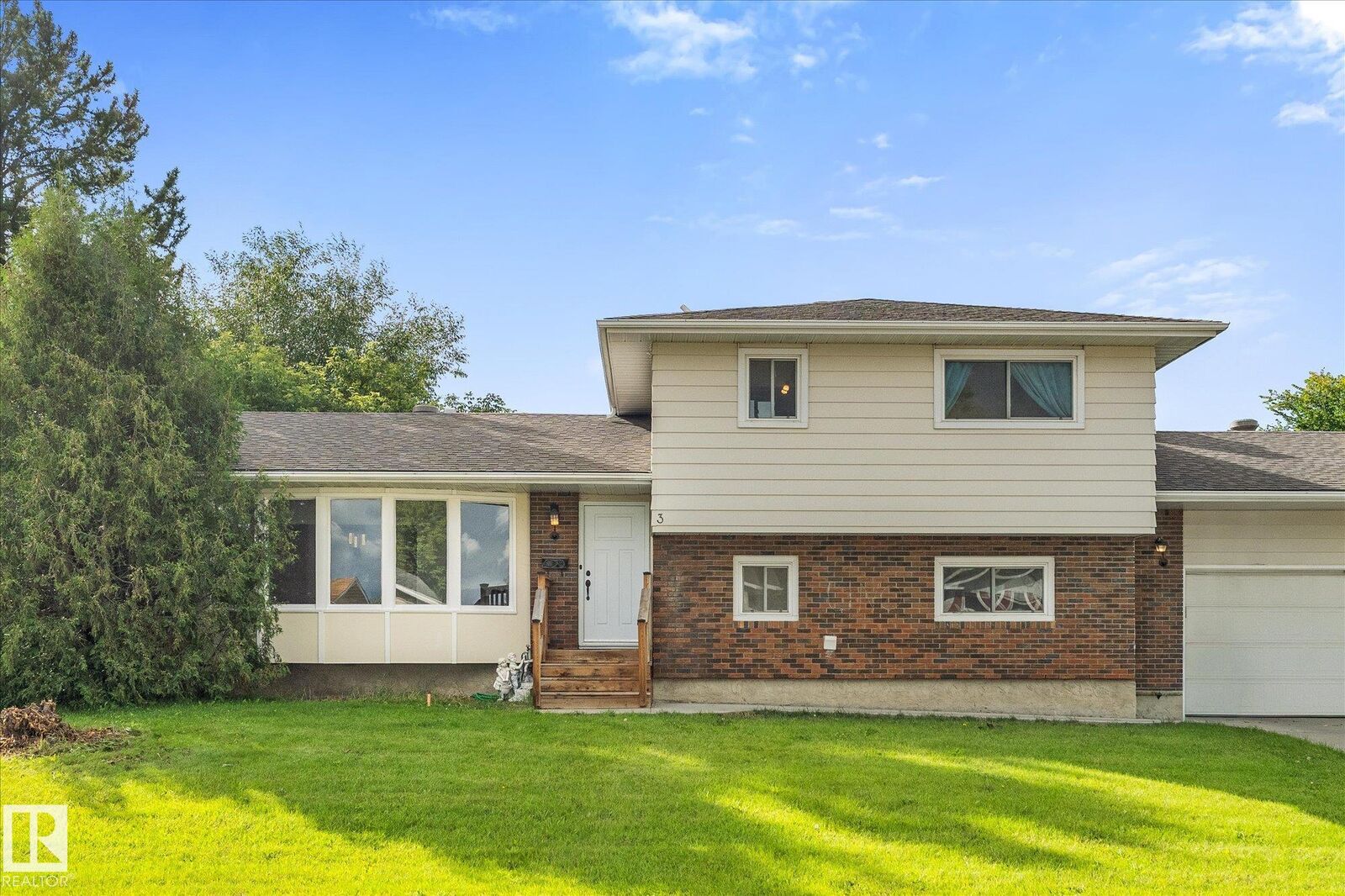 Property Photo:  3 Windermere Drive  AB T7X 1P9 