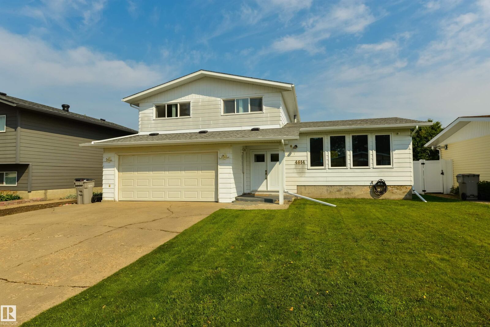 Property Photo:  4614 53 Ave  AB T0C 0V0 