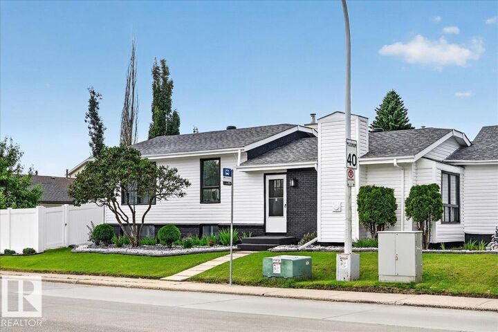 Property Photo:  18903 86A Avenue NW  AB T5T 4X9 