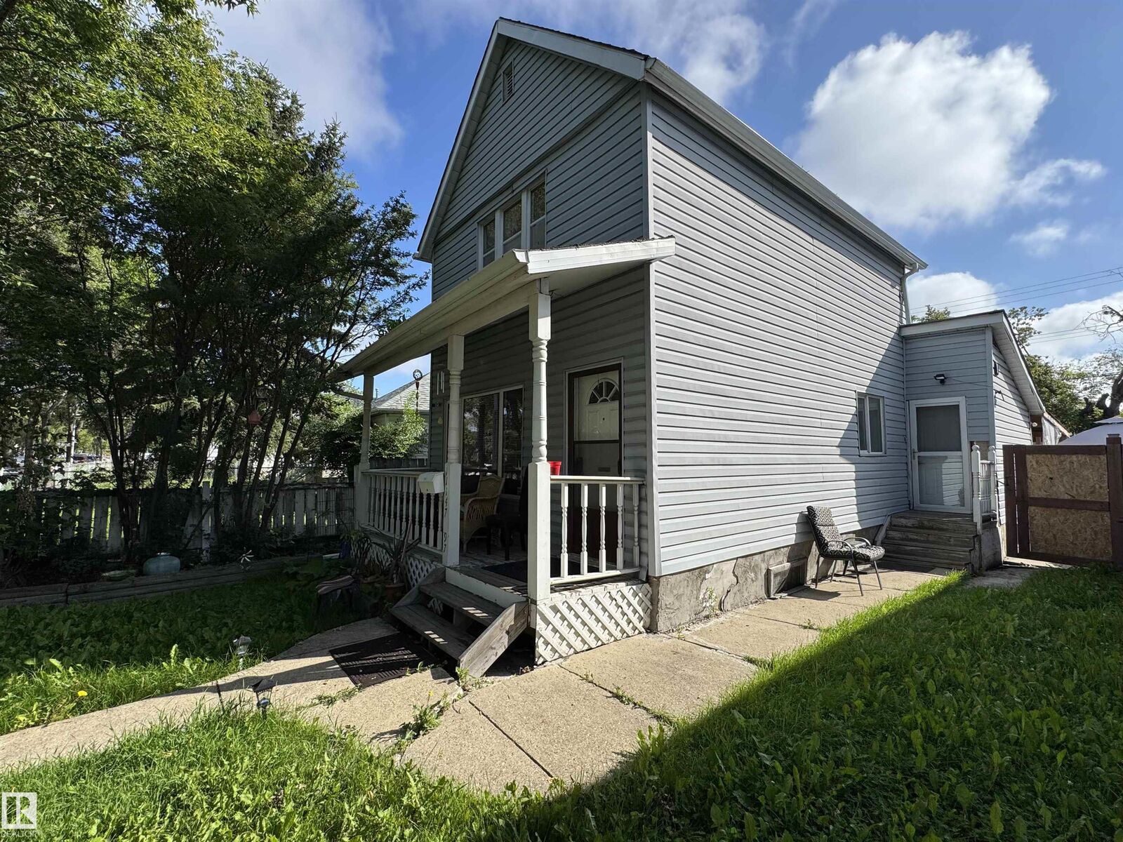 Property Photo:  11147 97 Street NW  AB T5G 1W9 