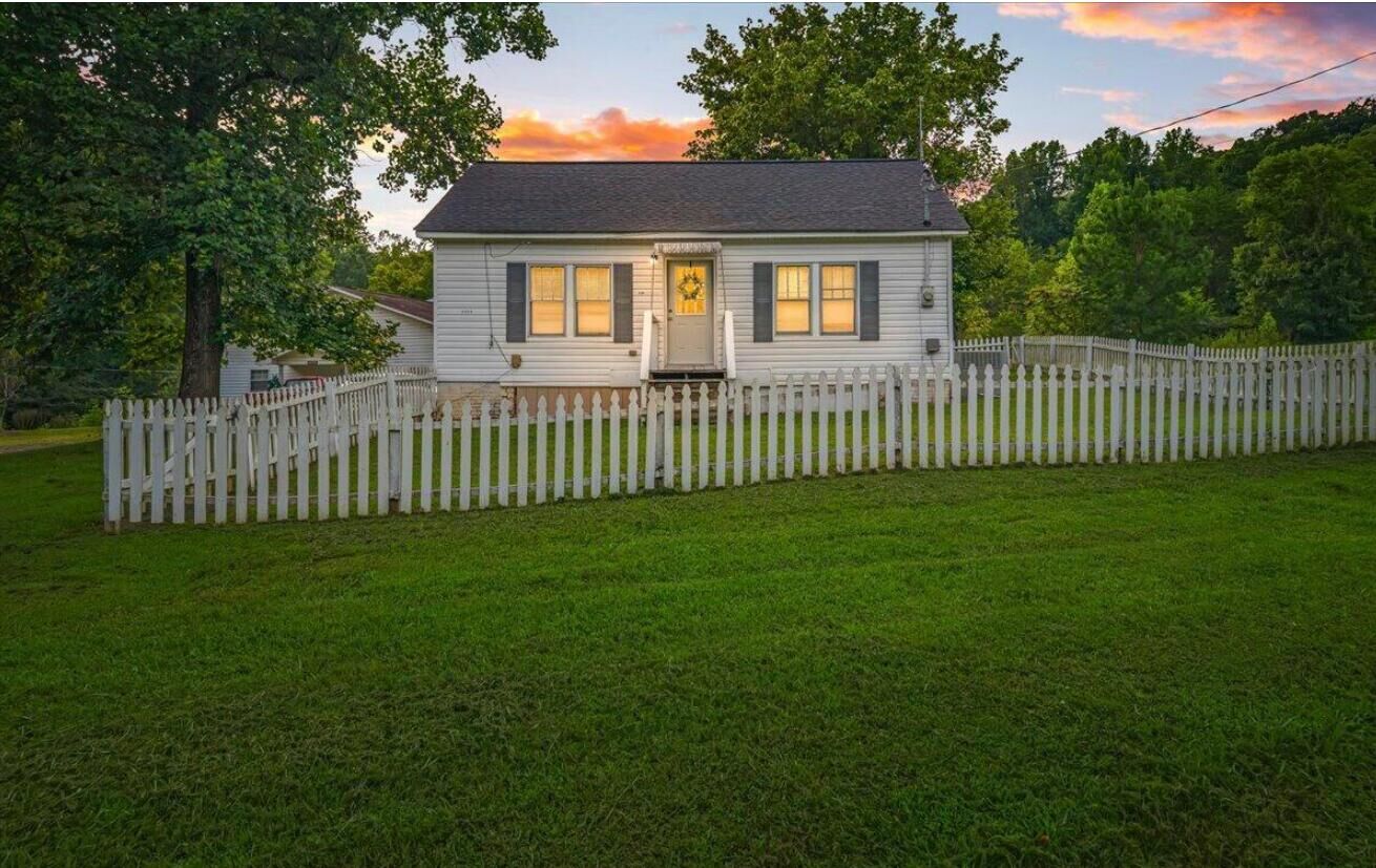 Property Photo:  2404 Old Highway 68  TN 37874 