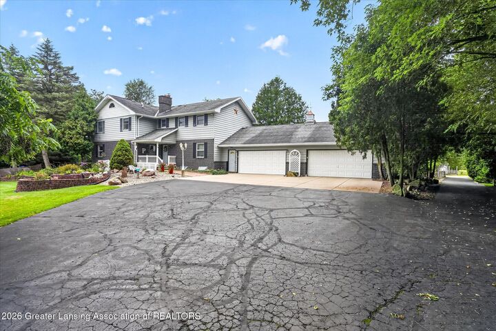 Property Photo:  1541/1543 N Michigan  MI 48827 