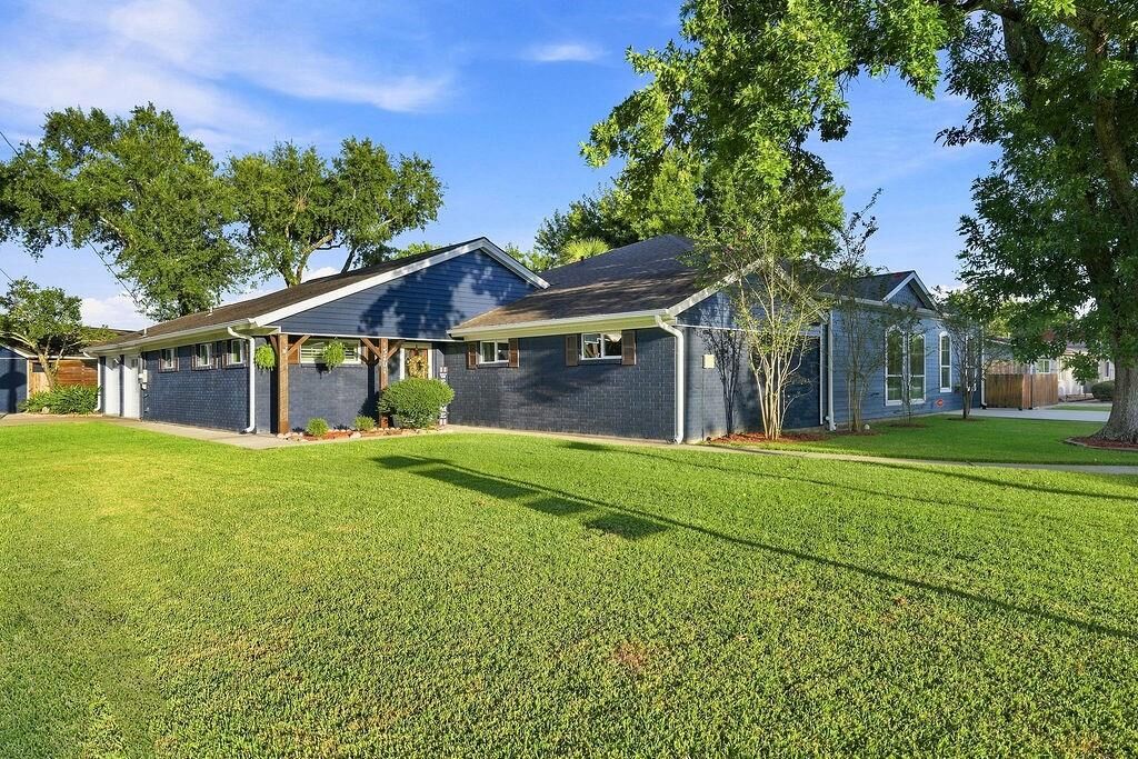 Property Photo:  5701 Melody Lane  TX 77539 