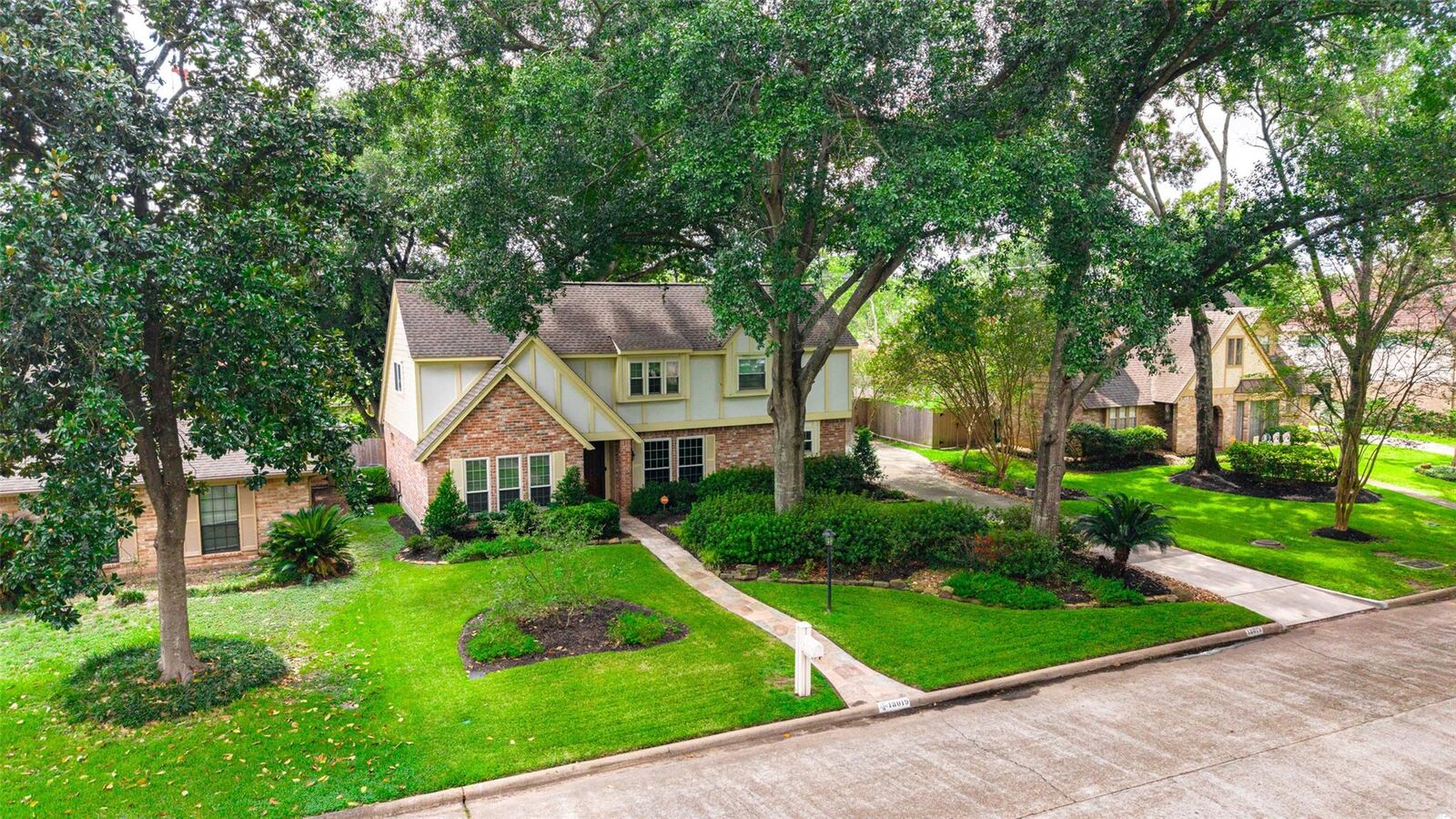 Property Photo: 18019 Shadow Valley Drive TX 77379
