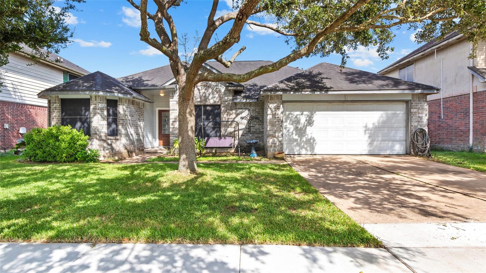Property Photo: 3707 Somerton Drive TX 77571