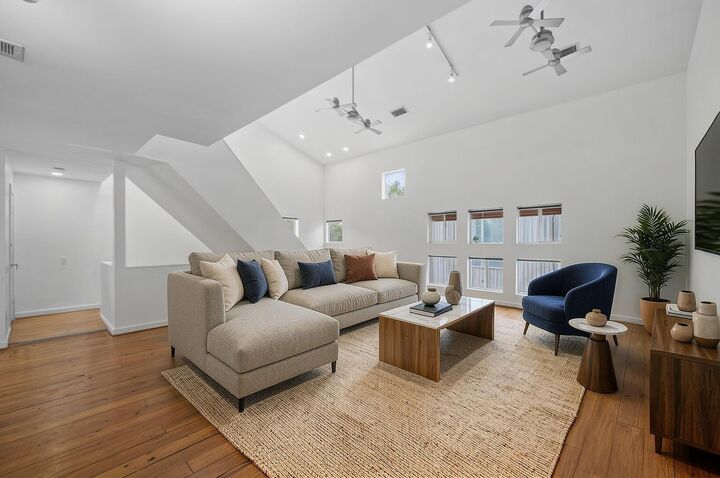 Property Photo:  6128 Grand Boulevard  TX 77021 