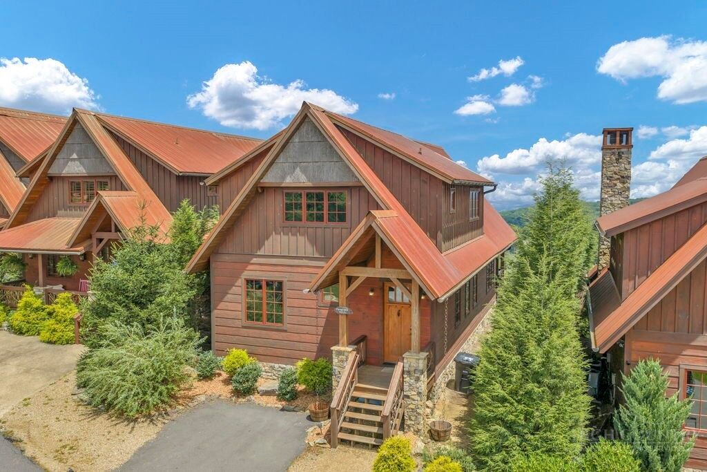 Property Photo:  55 Eagle Park Drive  NC 28604 