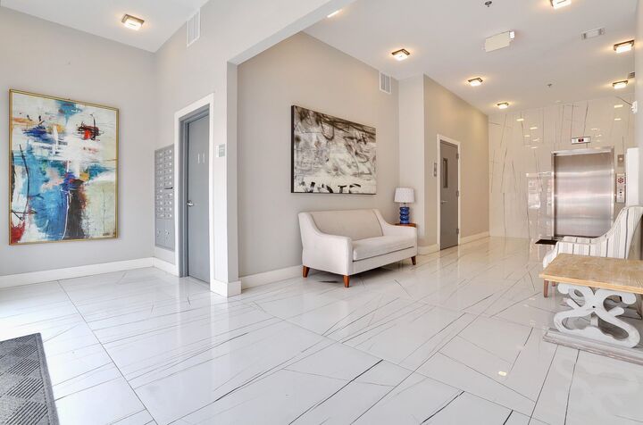 Property Photo:  425 Avenue C 404  NJ 07002 