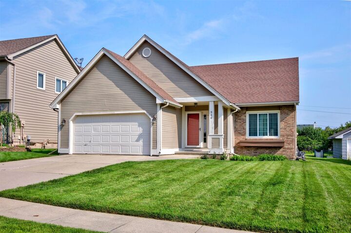 Property Photo: 916 SE Chaparal Drive IA 50021