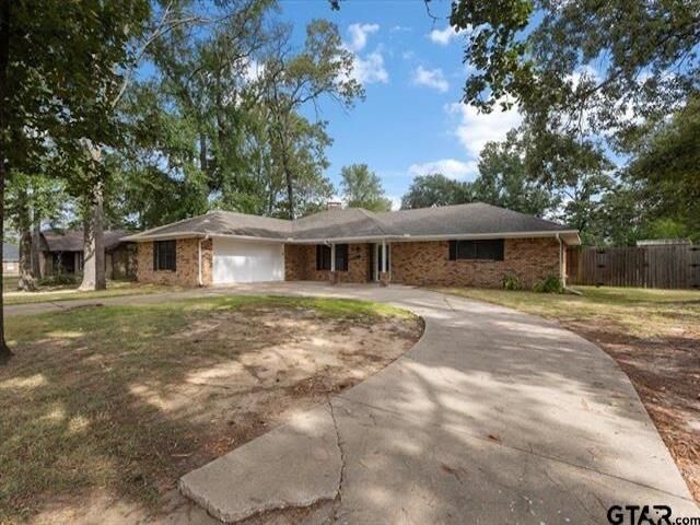 Property Photo: 4846 Walnut Hill Dr TX 75762