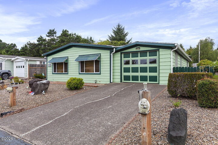 Property Photo:  221 NE 35th Street  OR 97365 