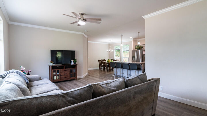 Property Photo:  127 N Hillside Drive  OR 97368 