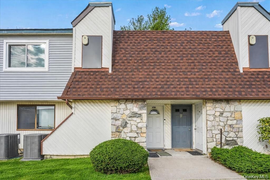 Property Photo: 150 Pointe Circle N. 150 NY 11727