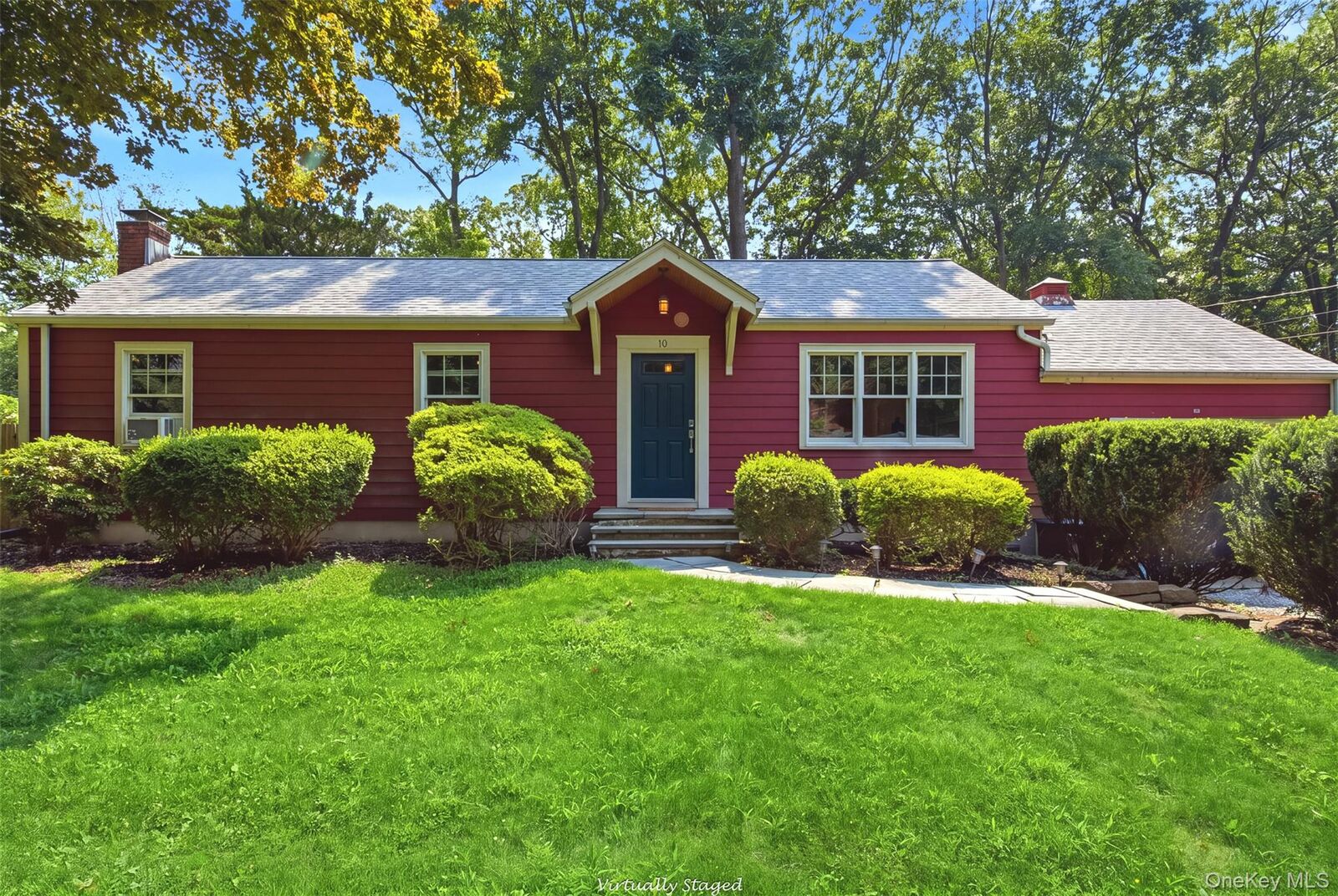 Property Photo:  10 Daniel Court  NY 11764 