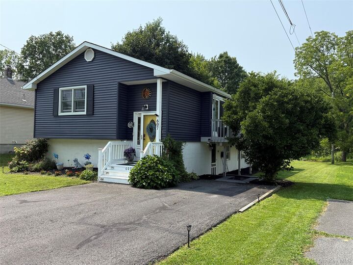 Property Photo:  607 Heard Avenue  NY 12543 