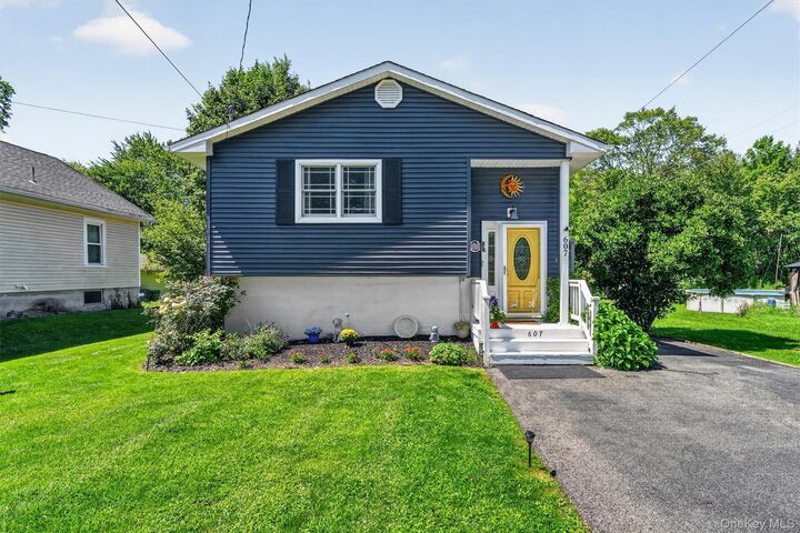Property Photo:  607 Heard Avenue  NY 12543 