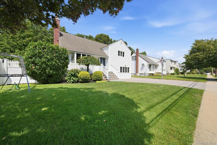 Property Photo:  422 Park Lane  NY 11762 