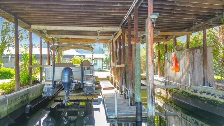 Property Photo: 536 NW 9th Avenue FL 34428