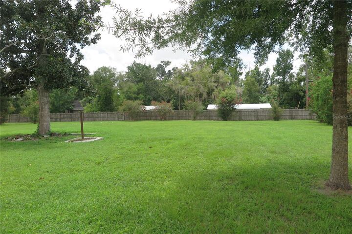 Property Photo:  105 SE 1st Avenue  FL 32054 