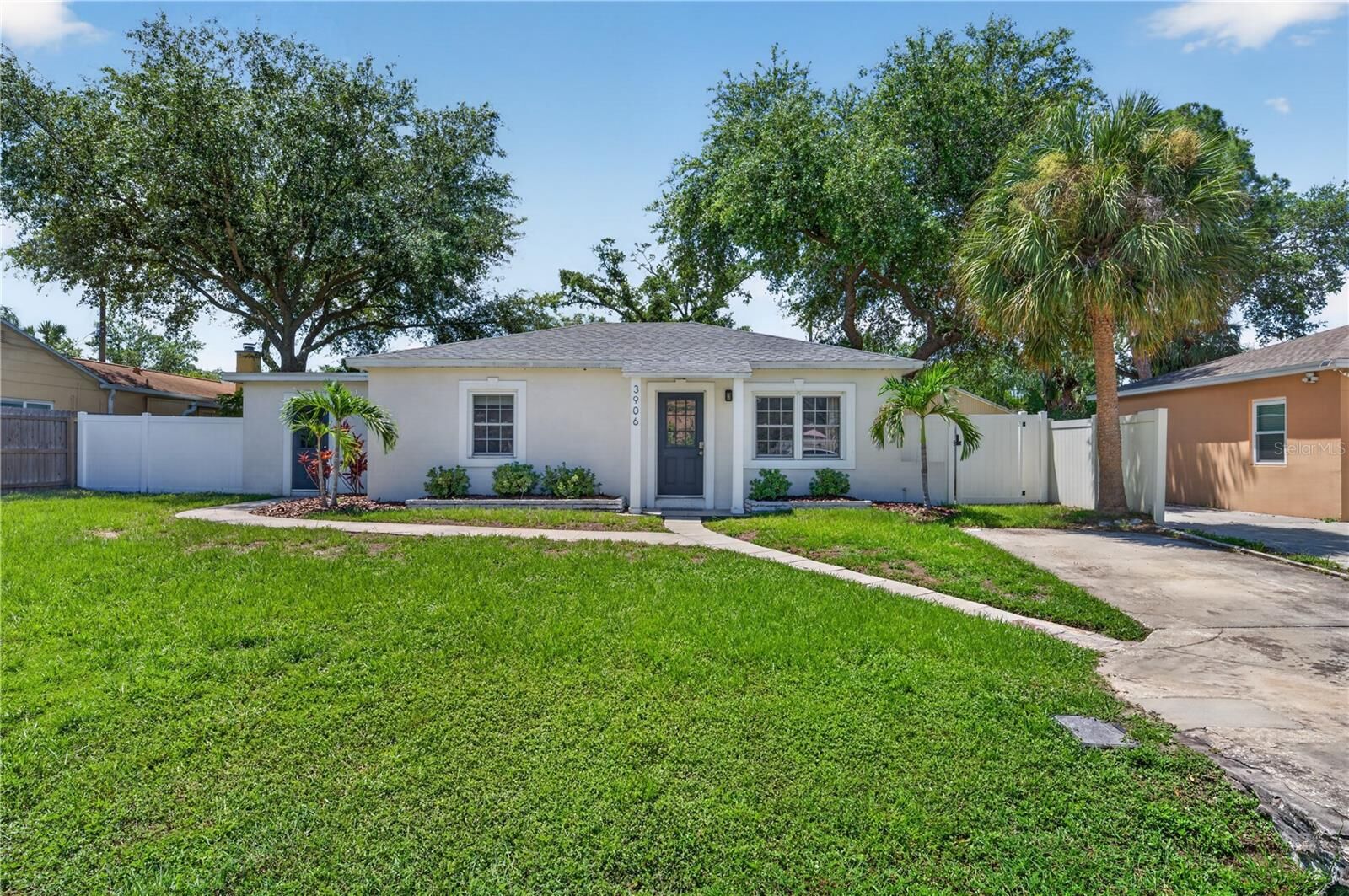 Property Photo:  3906 W Bay Vista Avenue  FL 33611 