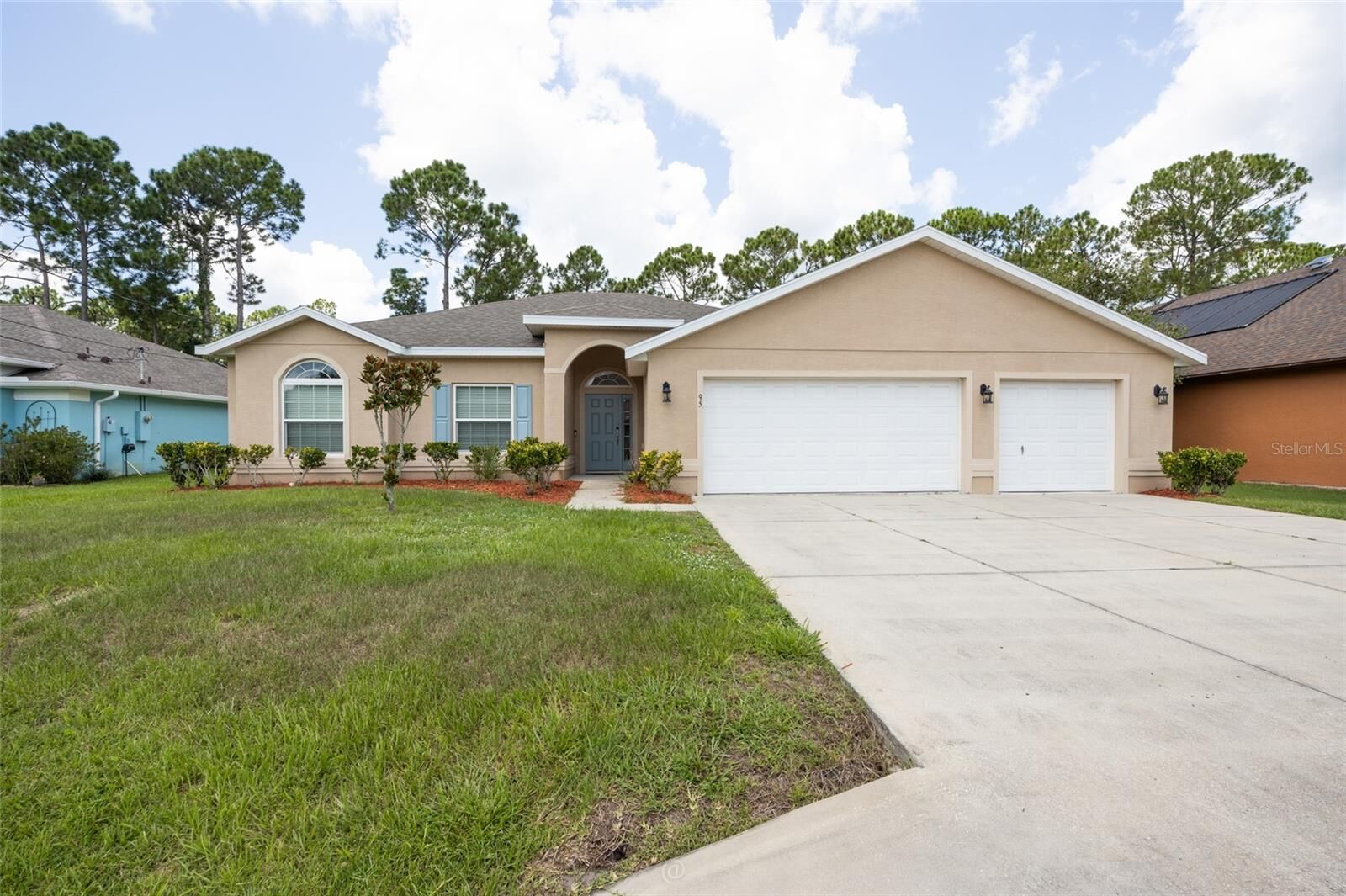 Property Photo: 95 Bickford Drive FL 32137