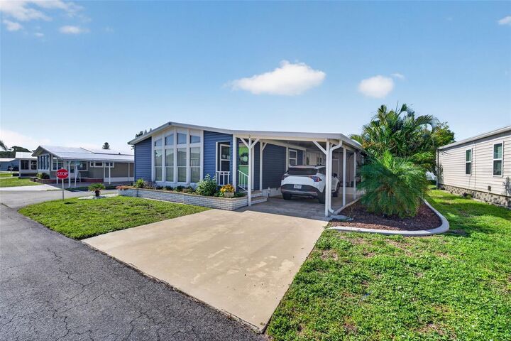 Property Photo: 46 N Easter Island Circle FL 34223