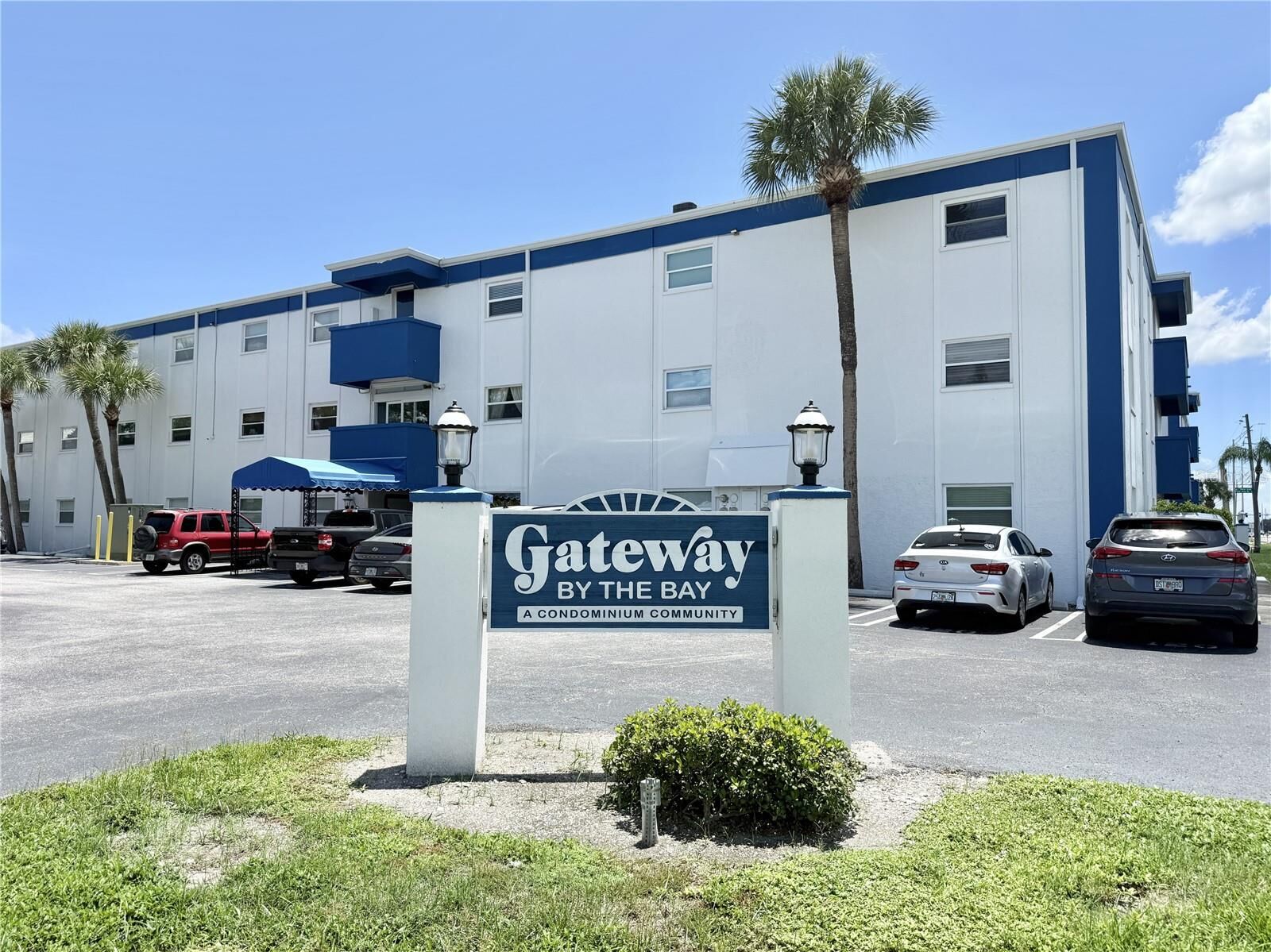 Property Photo:  350 79th Ave N 102  FL 33702 