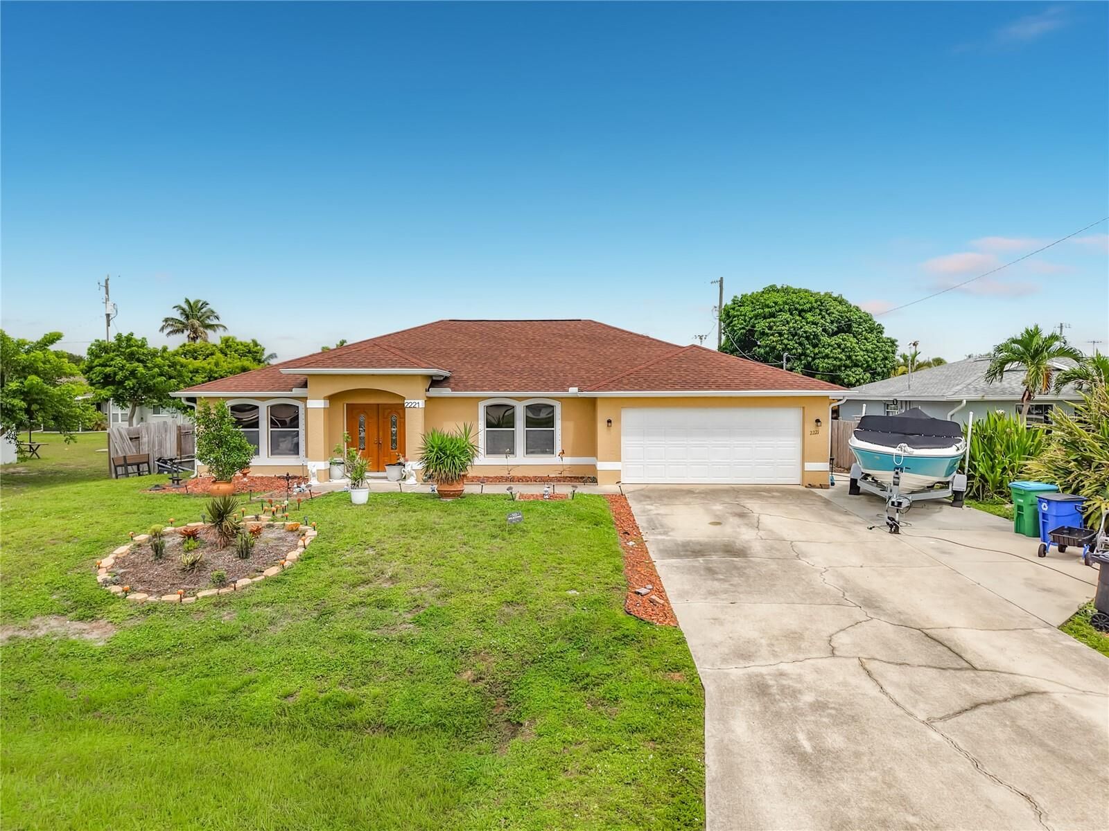 Property Photo: 2221 SW 3rd Avenue FL 33991