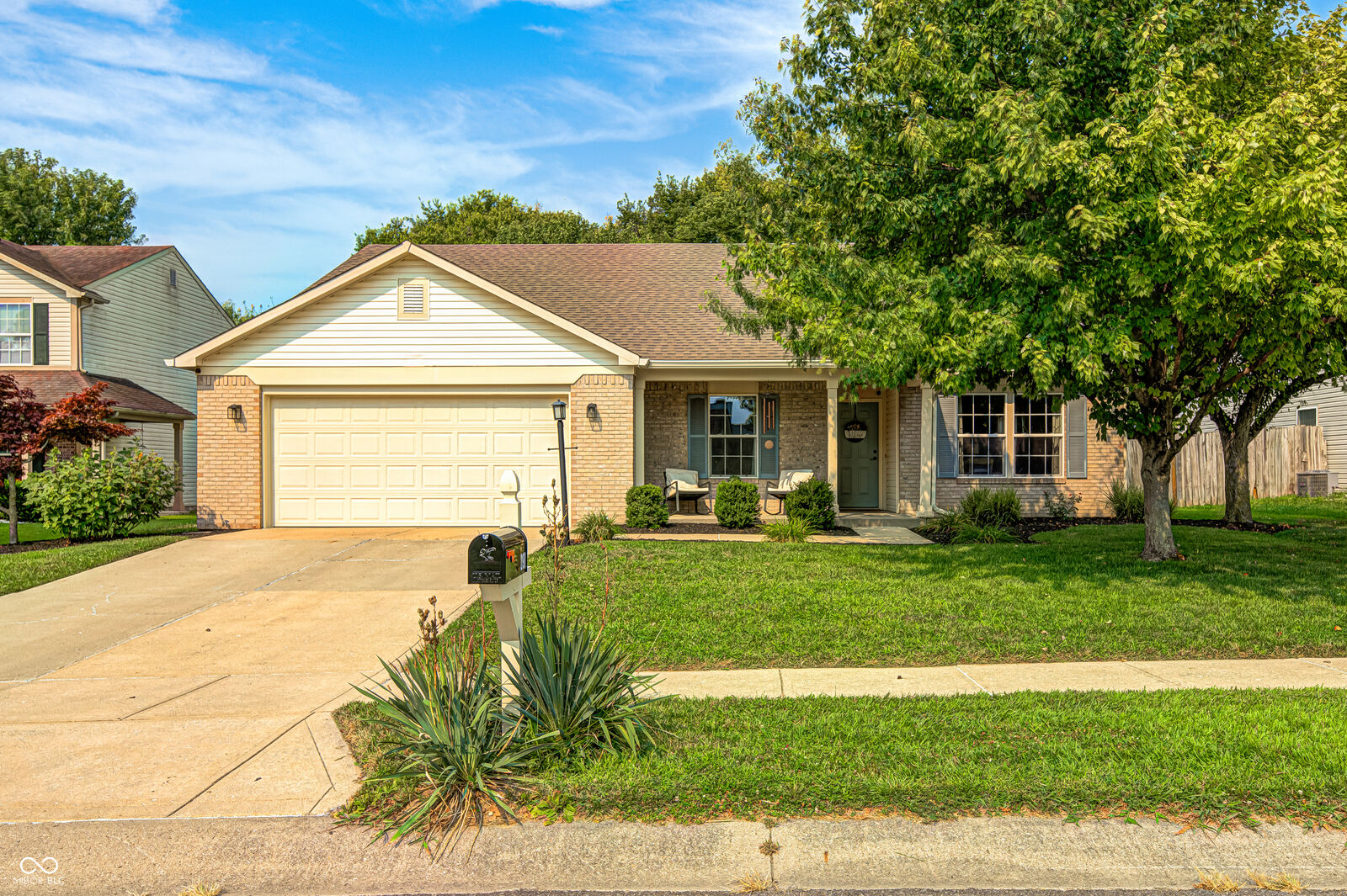 Property Photo:  2190 Meadow Glen Boulevard  IN 46131 