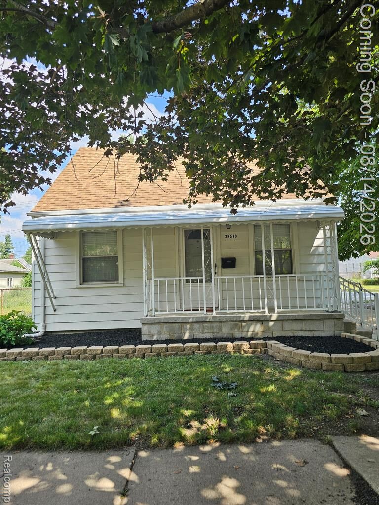 Property Photo:  28510 Hillview Street  MI 48066 2561 