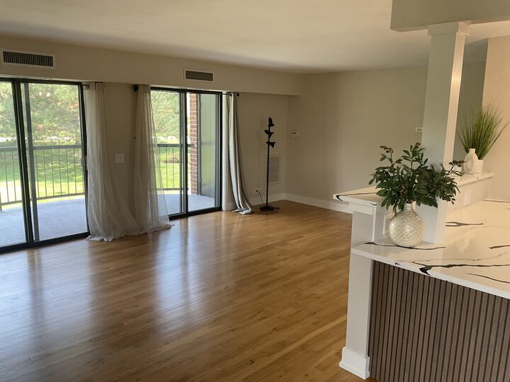 Property Photo: 1515 E Central Road 258A IL 60005