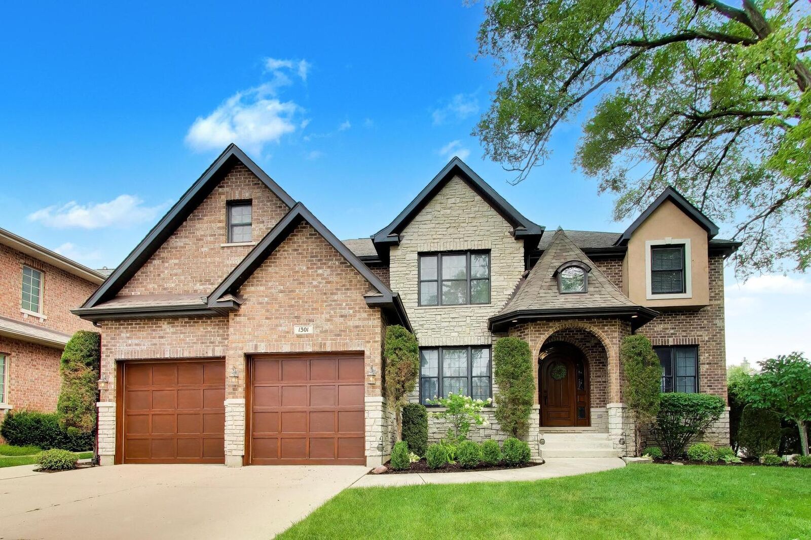 Property Photo:  1301 N Chicago Avenue  IL 60004 