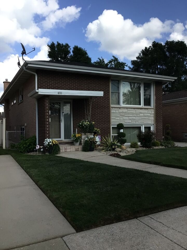 Property Photo:  401 Crandon Avenue  IL 60409 
