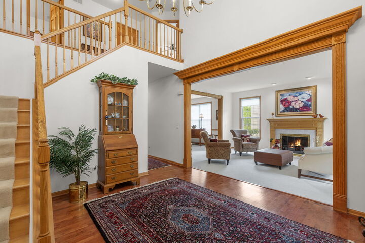 Property Photo: 4 Wellesley Court IL 60047