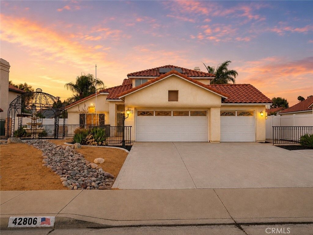 Property Photo:  42806 Avenida Tigre  CA 92544 