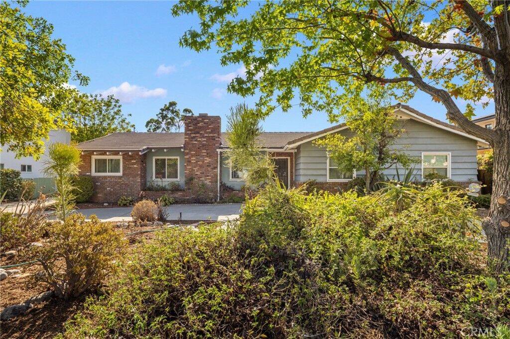 Property Photo:  1121 Highland Oaks Drive  CA 91006 